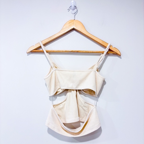 H&M Beige crinkled cut-out top - Picture 8 of 8